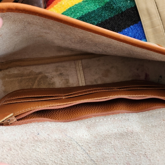 Dooney and Bourke vintage tan leather crossbody - Picture 3 of 7